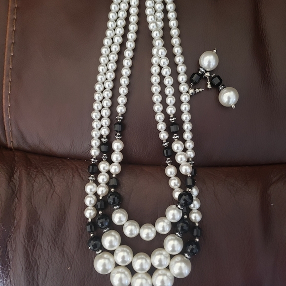 HP. Necklace Set - Picture 9 of 10